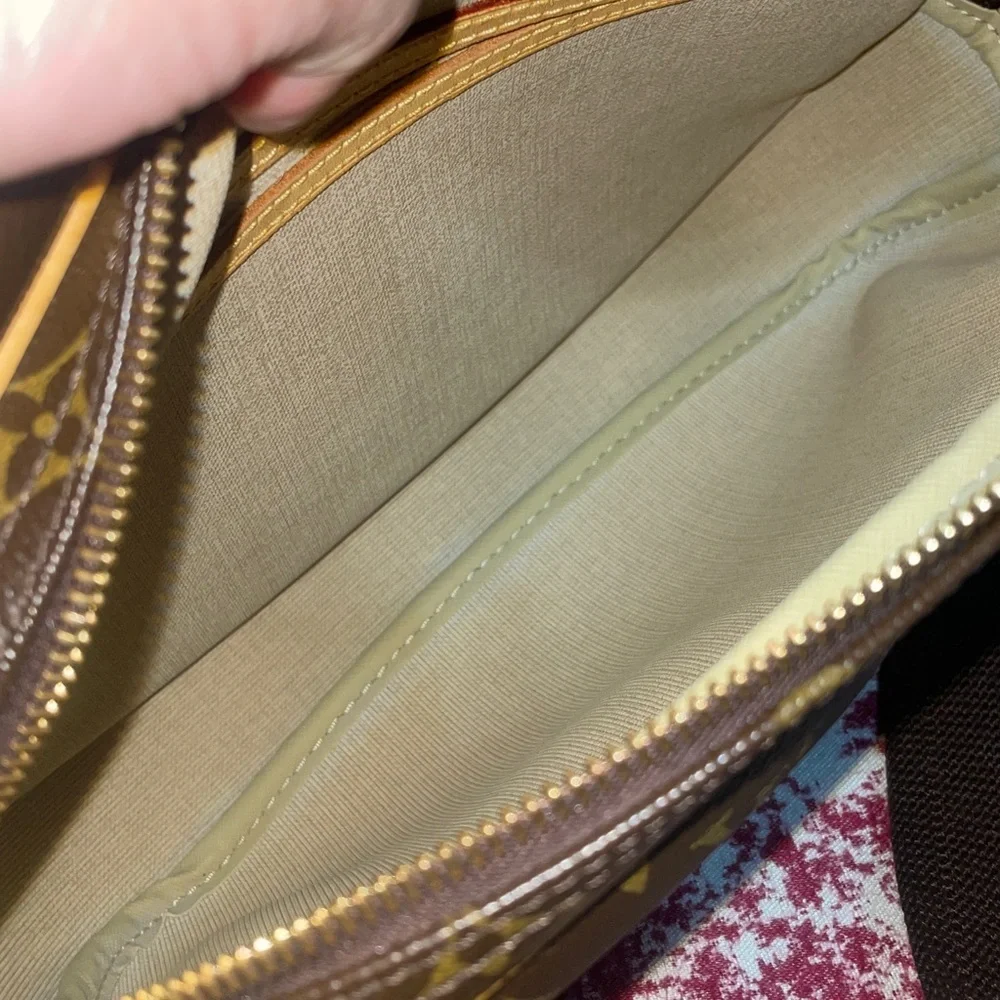 Louis Vuitton Monogram Reporter Bag